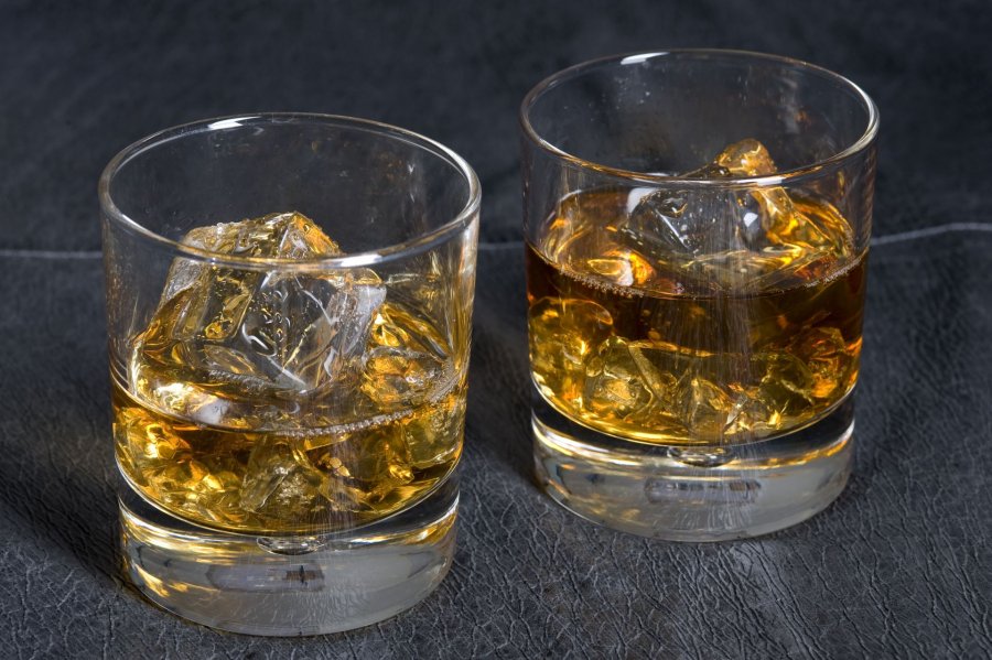 whiskey-on-the-rocks_7658.jpg